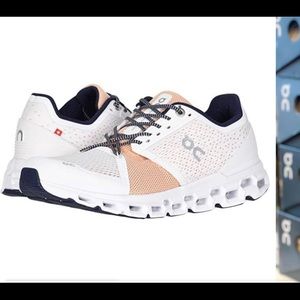 On Clouds size 7 1/2